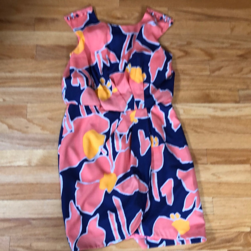 Jessica Simpson size 6